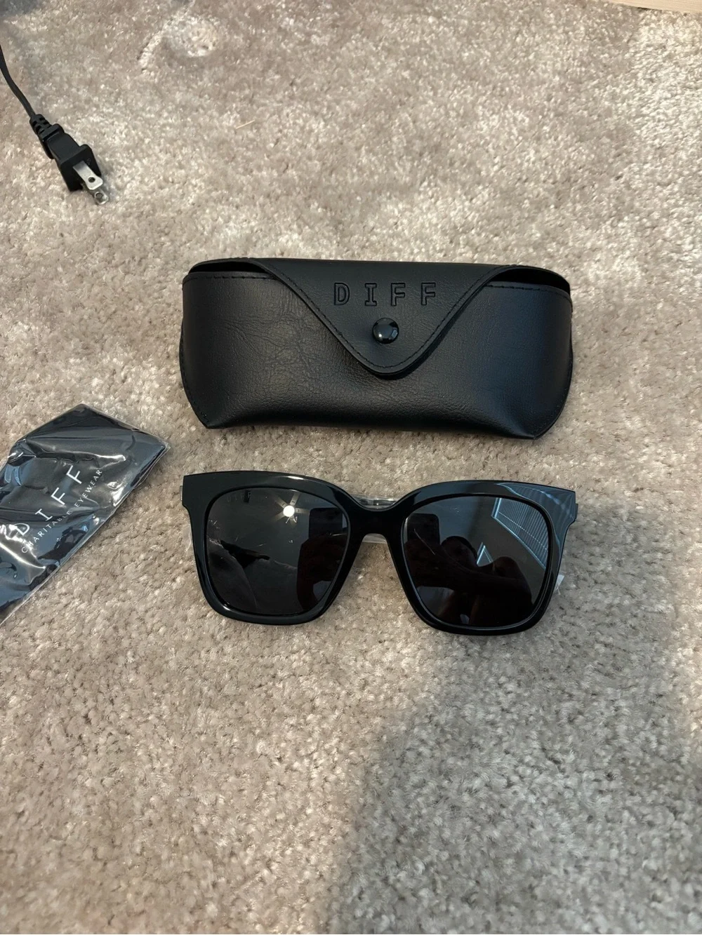 Diff Bella Black Cat-Eye Sunglasses for Women - Polarized